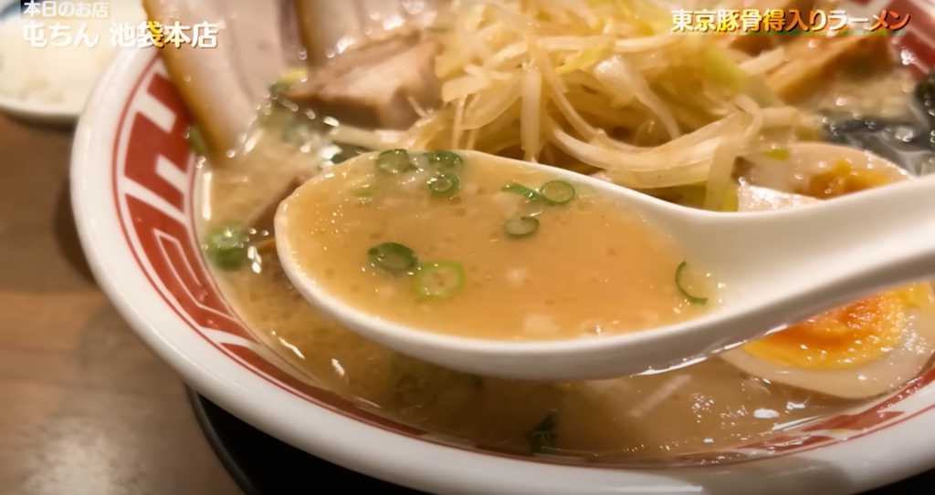 「新横家」さん特製のチャーシューメンのスープ